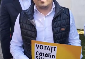 Show AUR în fața Primăriei Botoșani cu dans la două bare!