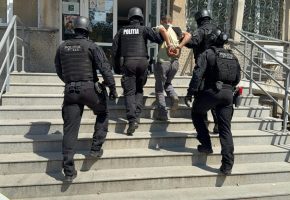 Mobilizare de forțe în urma unei agresiuni comisă în Leorda. Două persoane sunt în custodia poliției